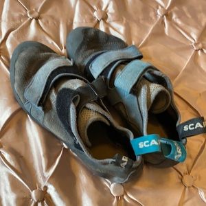 Scarpa beginner climbing shoe